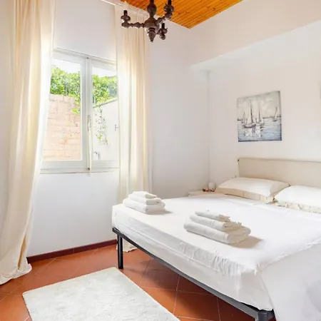 Amazing Abruzzi, In Heart Of Dei Marmi Villa Forte dei Marmi